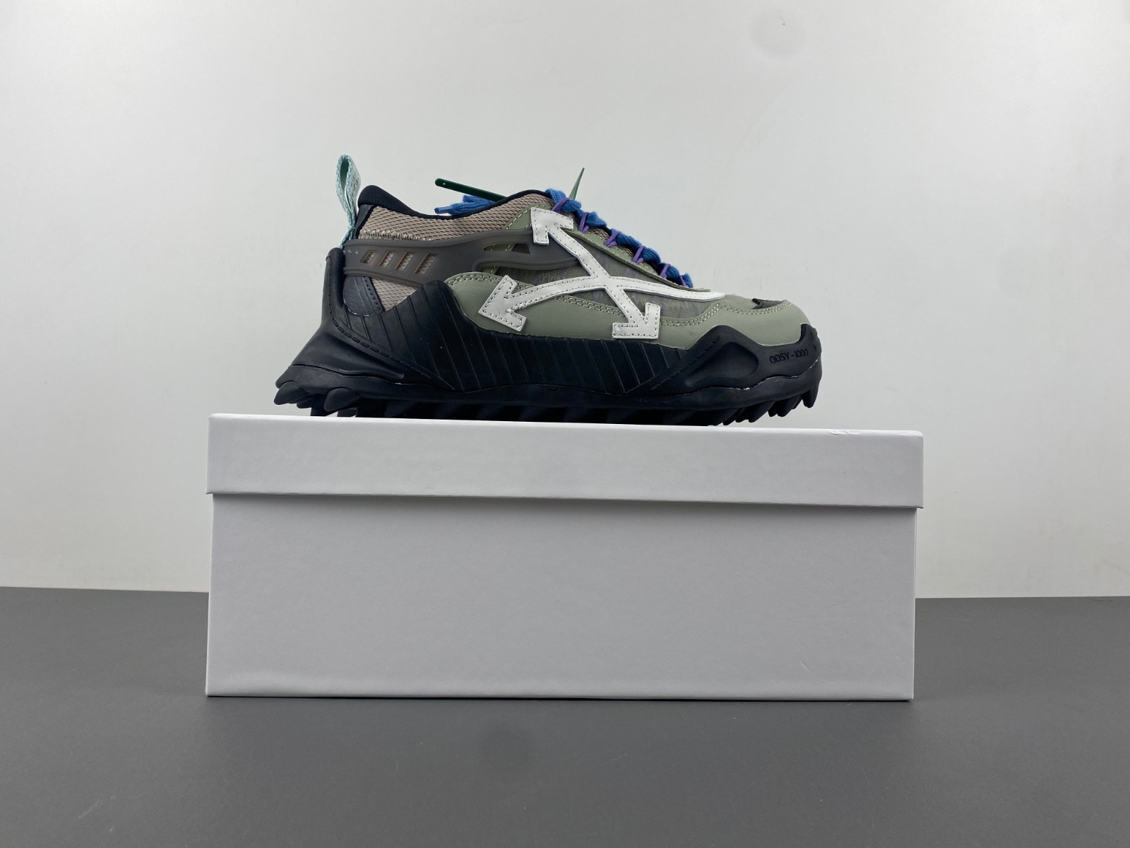 OW C/O ODSY-1000 SPORTS SHOES