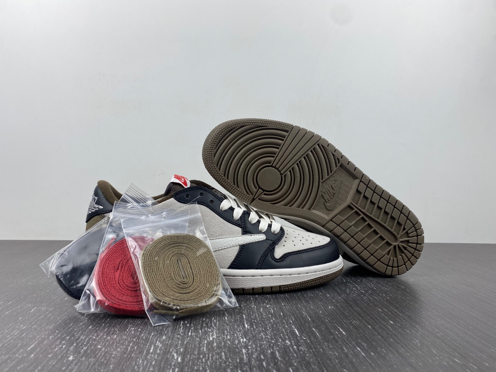 Travis Scott x Air Jordan 1 Low DM7866 902