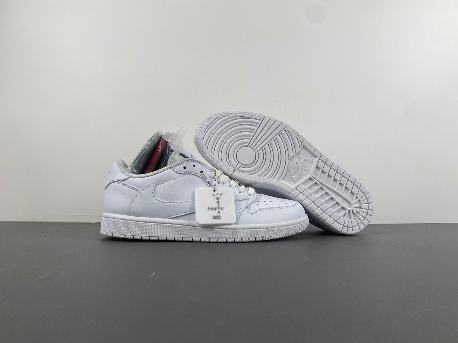 Travis Scott x Nike Air Jordan 1 Low OG “White Party” DM7866-292