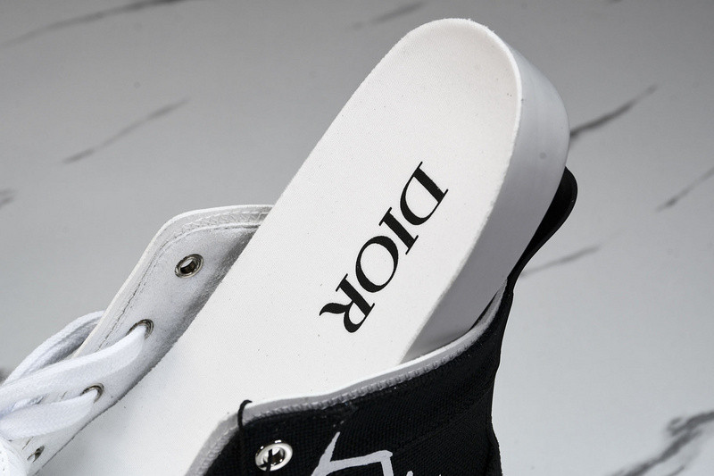 D B23 HIGH-TOP SNEAKERS