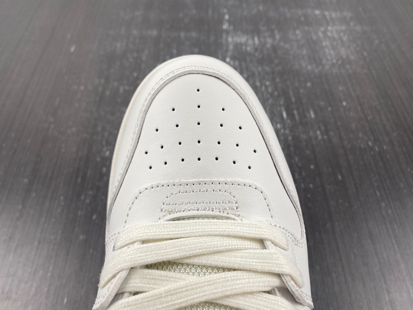 Off-White c/o Virgil Abloh