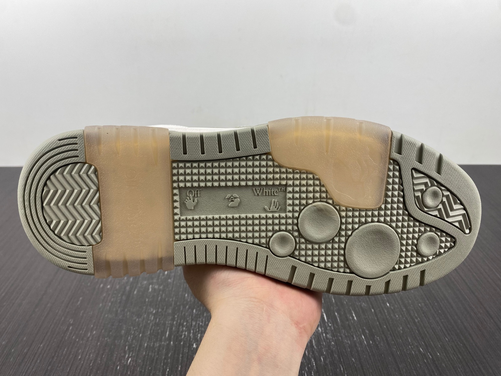 Off-White c/o Virgil Abloh