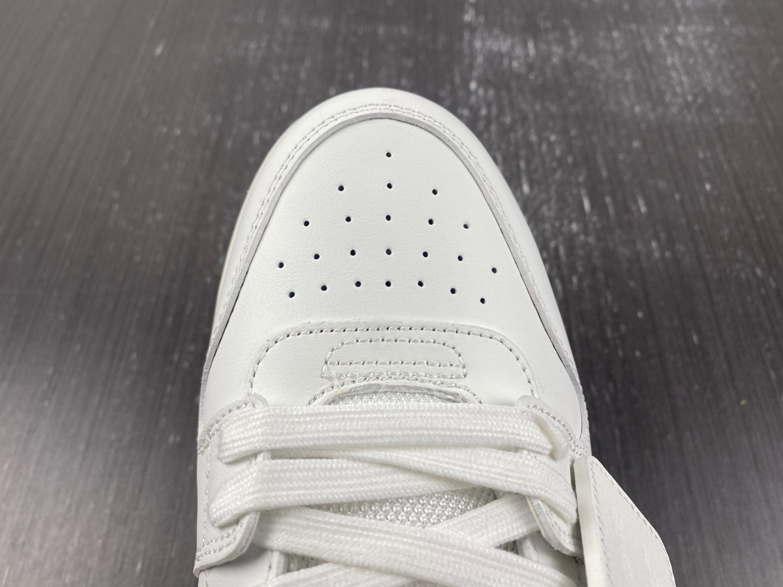 Off-White c/o Virgil Abloh