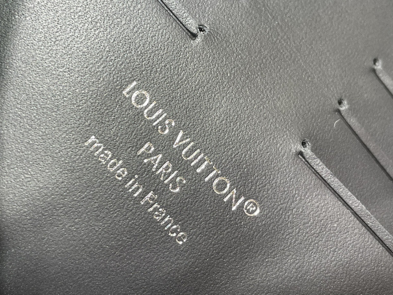 l0vis Vvtt0n pochette kasai