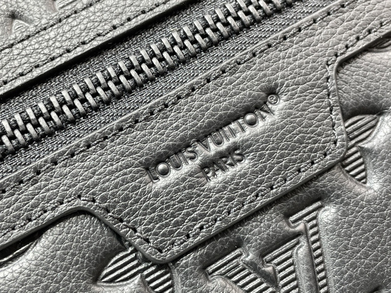 l0vis Vvtt0n pochette kasai