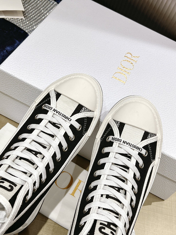 D B23 HIGH-TOP SNEAKERS