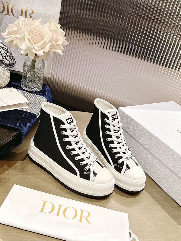 D B23 HIGH-TOP SNEAKERS