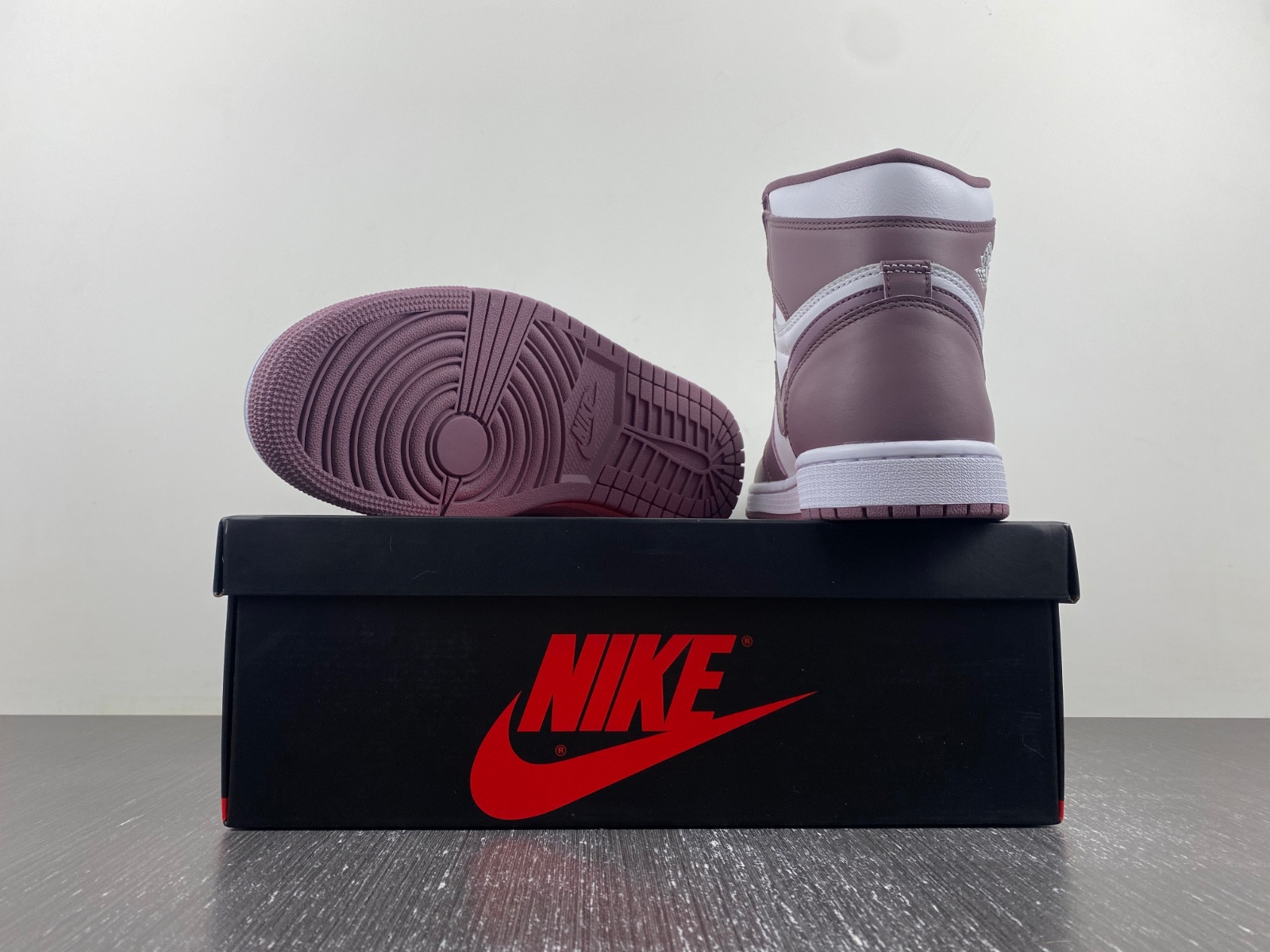 Air Jordan 1 High OG "Mauve" DZ5485-105