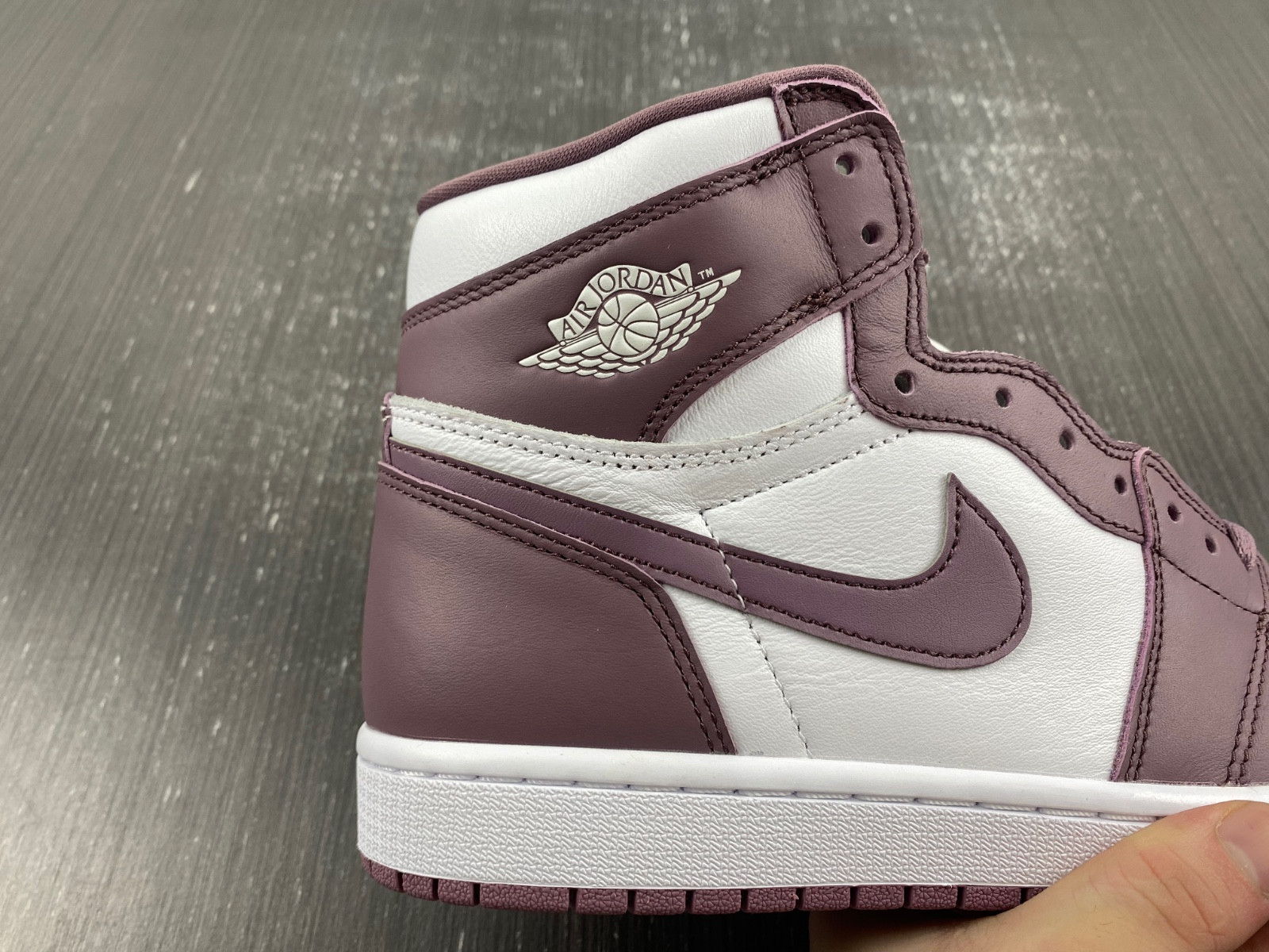 Air Jordan 1 High OG "Mauve" DZ5485-105