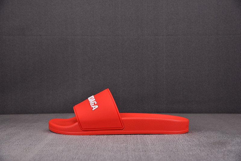 Ba*len*cia*ga red slides