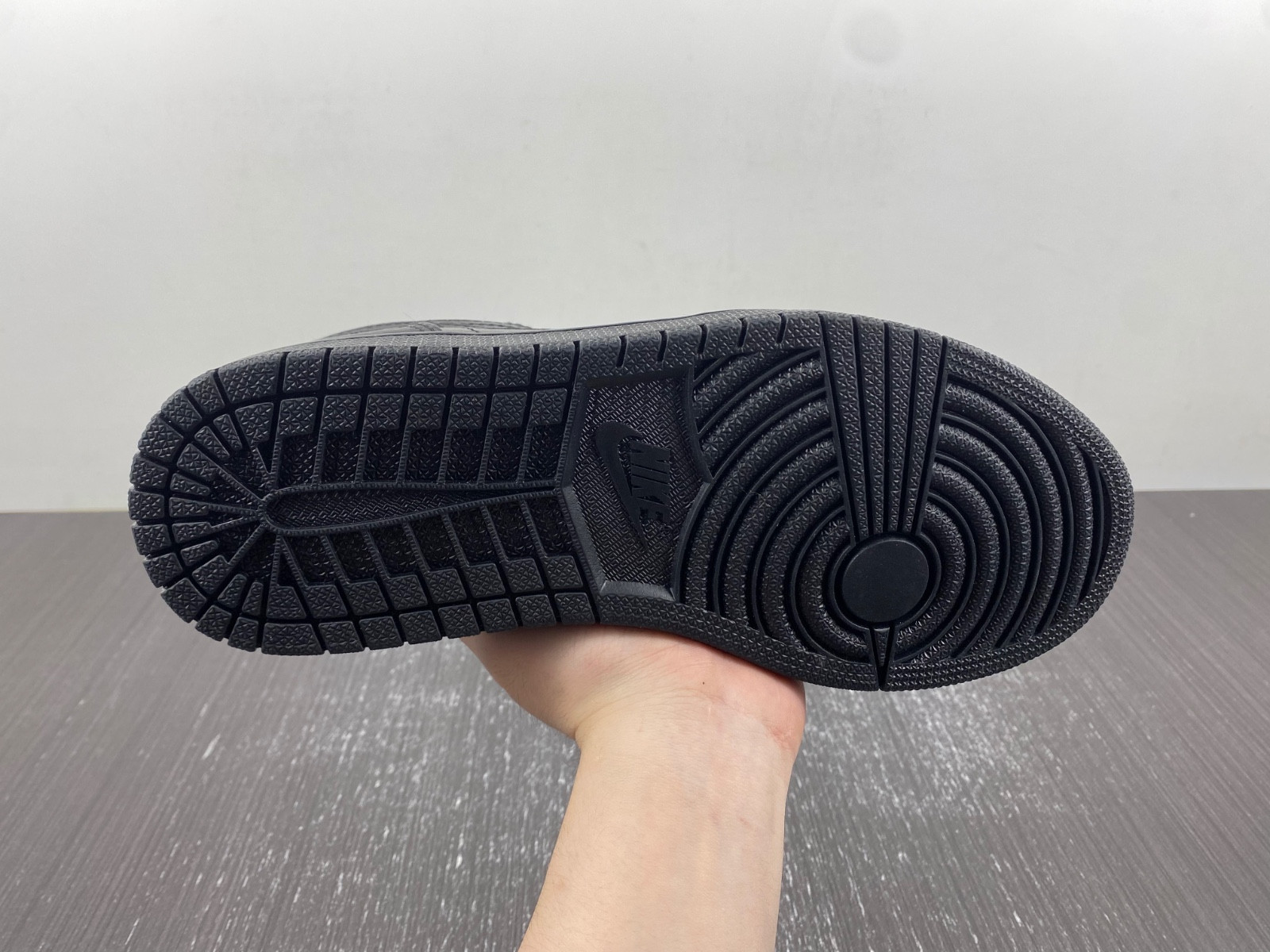 Jordan 1 Low Triple Black - 553558-091