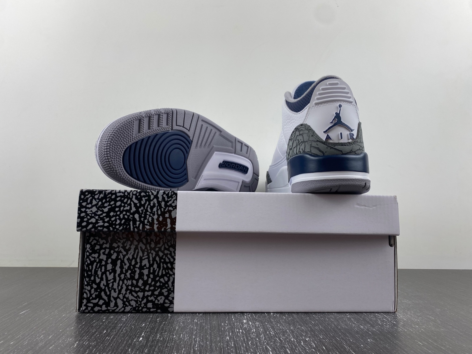 Air Jordan 3 "Midnight Navy" CT8532-140