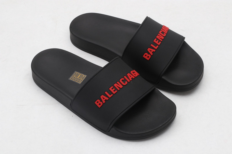 Ba*len*cia*ga black slides