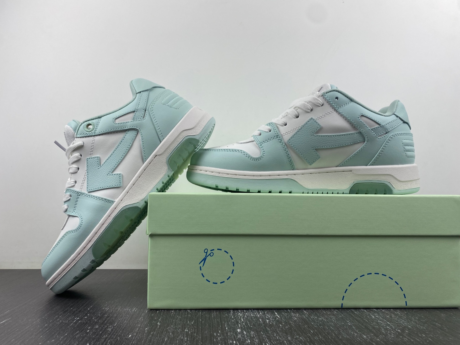 Off-White c/o Virgil Abloh