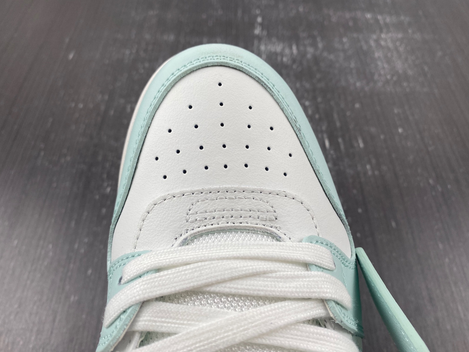 Off-White c/o Virgil Abloh