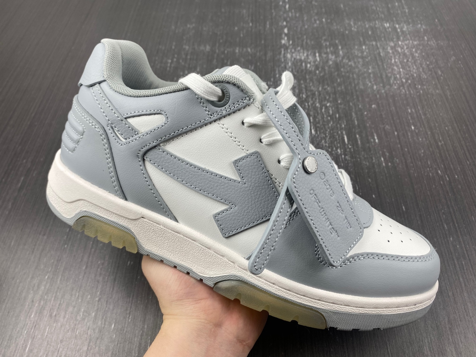 Off-White c/o Virgil Abloh