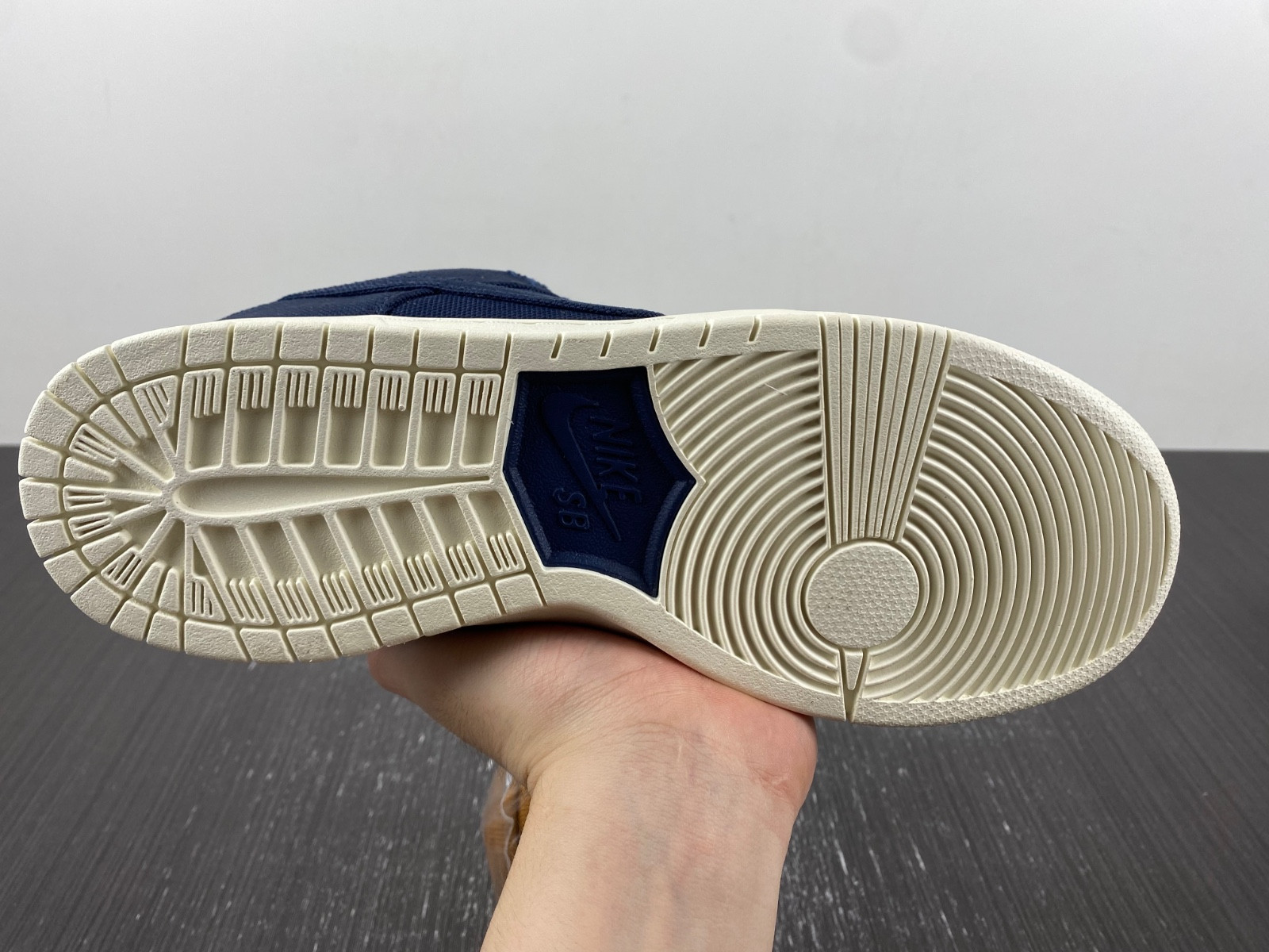 Nike SB Dunk Low "Midnight Navy/Ochre" DX6775-400