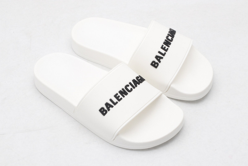 Ba*len*cia*ga white slides