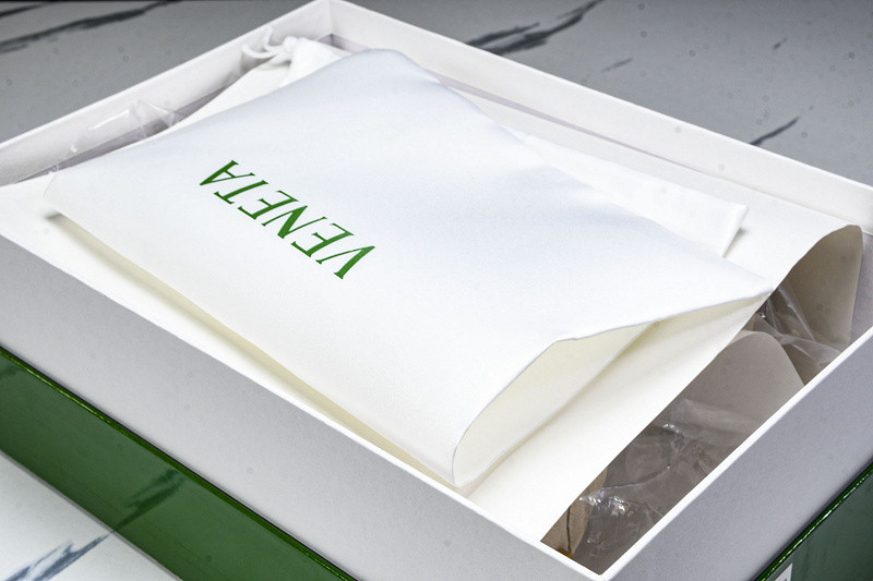 b0tt*ga Ven*ta orbit sneaker