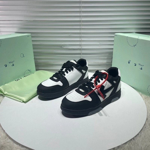 Off-White c/o Virgil Abloh