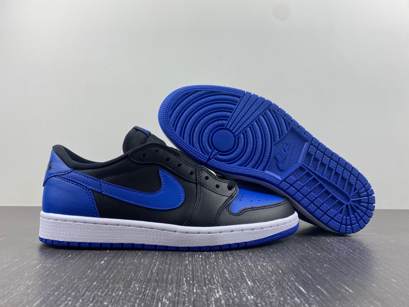 Jordan 1 Retro Low Royal (2015) - 705329-004