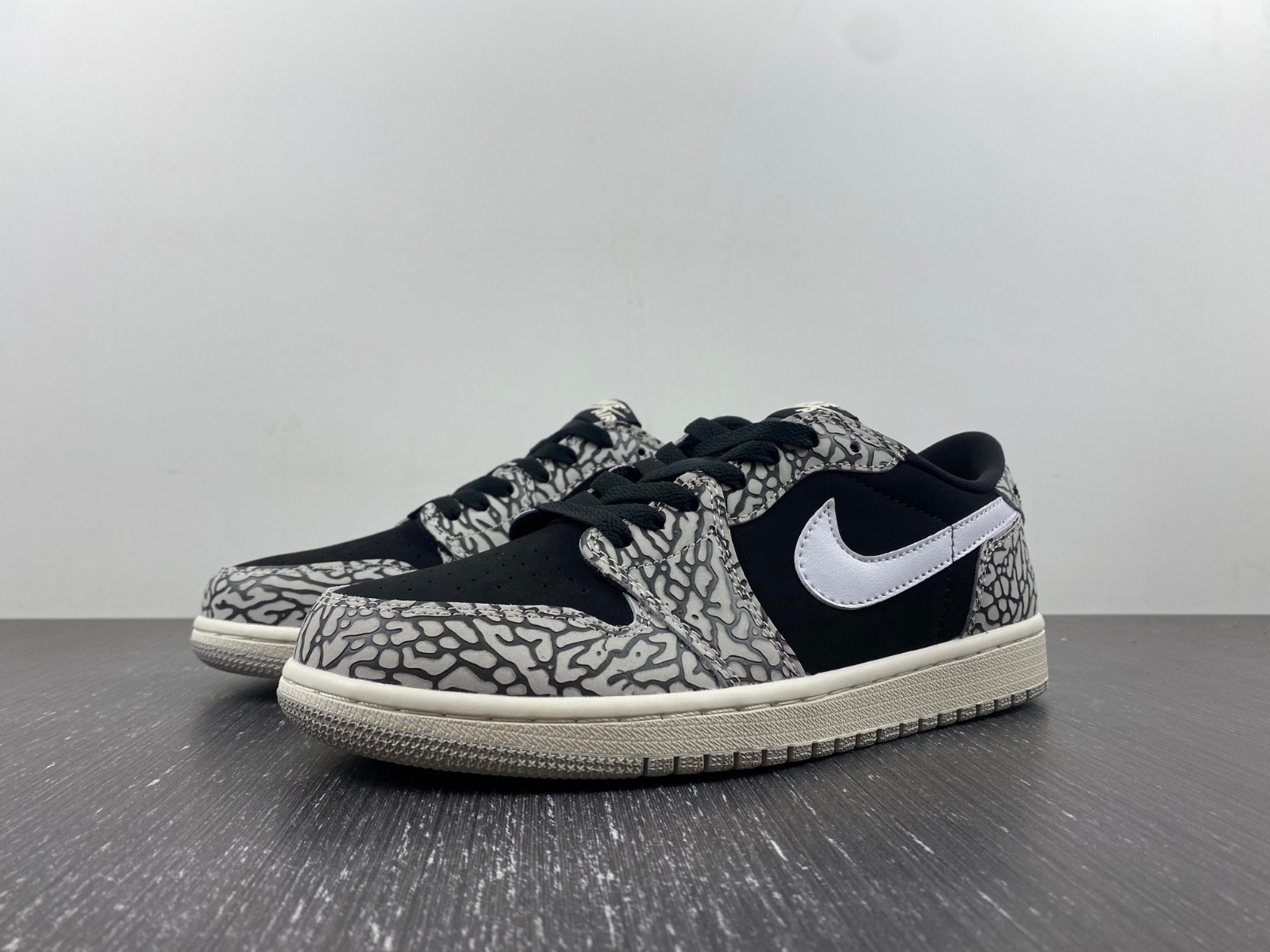 Jordan 1 Retro Low OG Black Cement - CZ0790-001