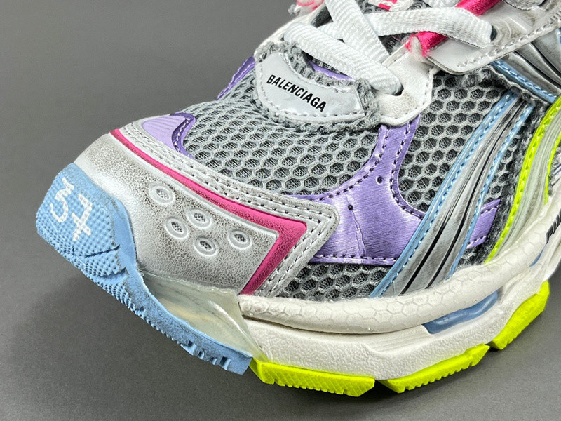 Ba*len*cia*ga runner 772767 w3rny 0361 (it’s not the same as the previous one!)