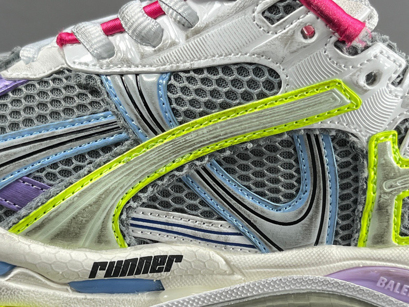 Ba*len*cia*ga runner 772767 w3rny 0361 (it’s not the same as the previous one!)