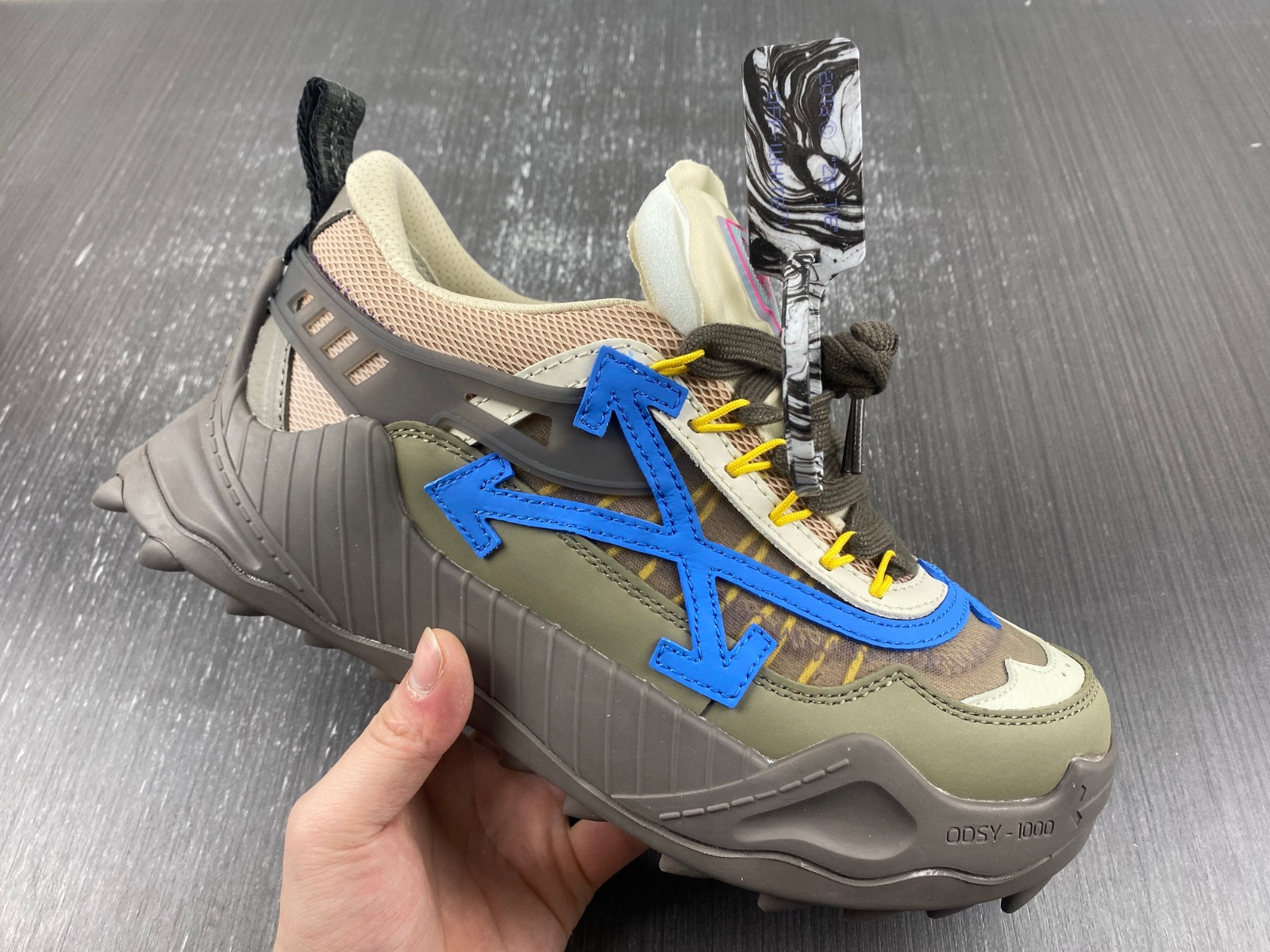 OW C/O ODSY-1000 SPORTS SHOES