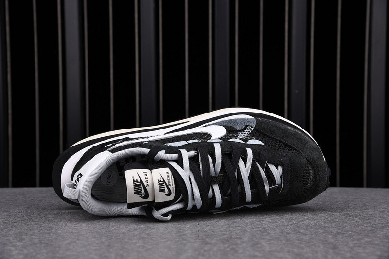 Sacai x Nike Pegasua Vaporfly Black White CV1363-001