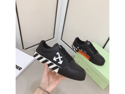 Off-White c/o Virgil Abloh