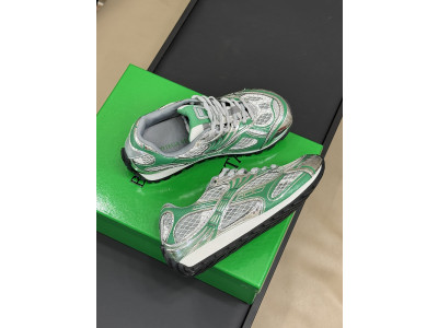 Bo*te*ga ve*ne*ta orbit silver parakeet