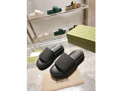 GUC LEATHER SLIDE